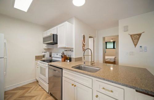 Modern oceanview condo at Lawai Beach Resort! New! - Foto 12