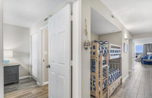 Pelican Beach Resort Top 20th Floor Condos with Ocean View - Foto 22