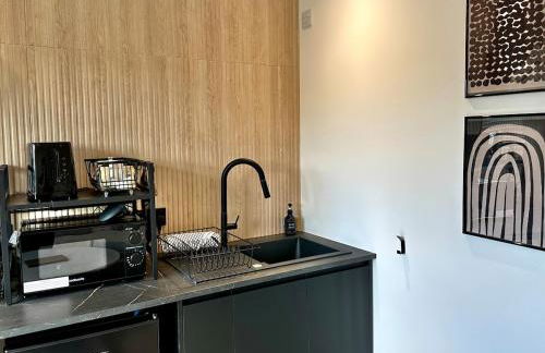 Eco-Friendly Highland Suite with Mountain Views - Photo 32