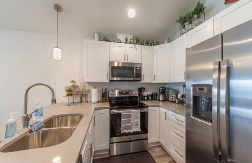 Modern Decor & Style KING bed Wifi with Garage - Foto 2