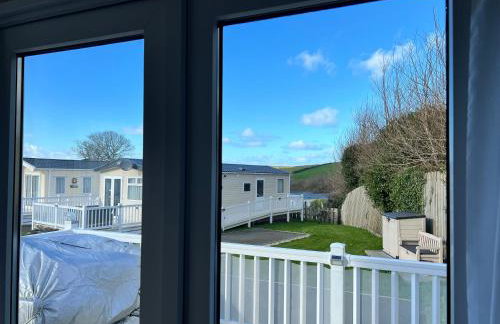 Mollys Retreat pet friendly three bed caravan with small garden Newquay Bay Resort Quieter area of park - Foto 4