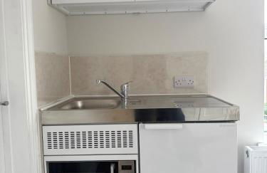 Central Aldershot Flat, Near Station & Town Centre - Foto 12