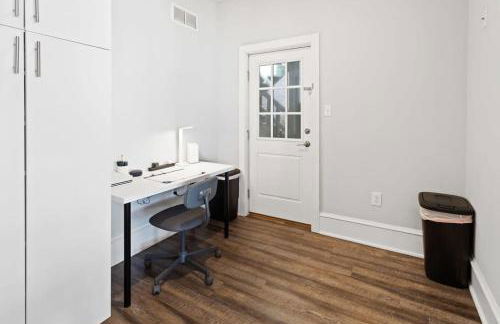 Modern 4BR 2BA Apt Steps to the Beach Open Living - Foto 11