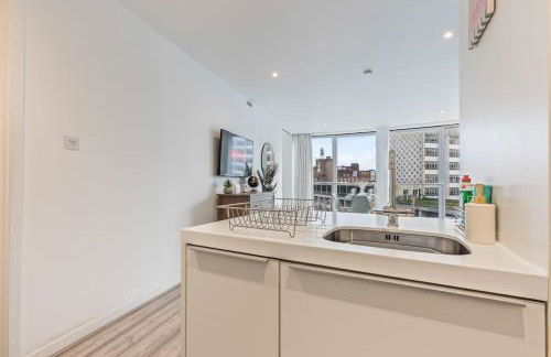 #79 World Famous Rotunda Skyline Views - Near Victoria Square - Sleeps 6 - " Perfect for contractors and Families" - Foto 25