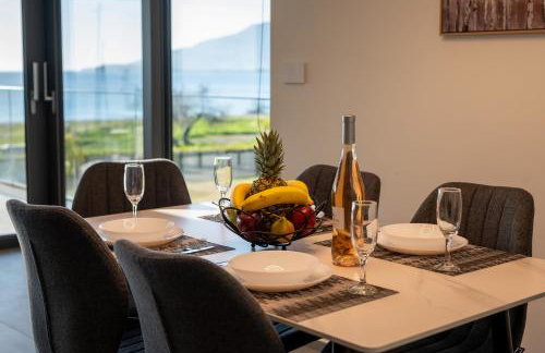 Sun and Sea Apartment - Beachfront, 2 Bedrooms with Sea View & Garden - Photo 14