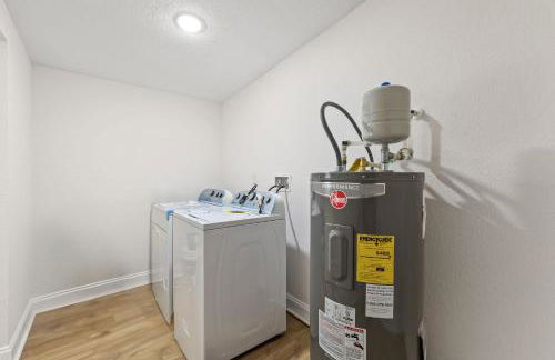 Sunny Palmetto Oasis: 4br Home With Private Pool 4 Bedroom Home by RedAwning - Photo 114