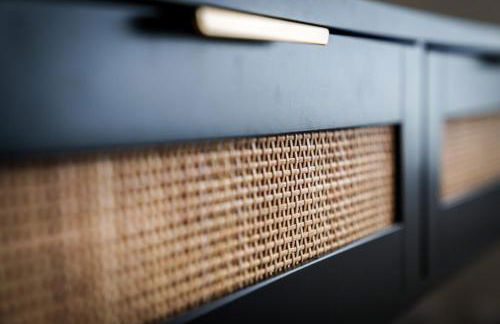 3BR Home Sleeps 6 Near Airport with Parking - Foto 21