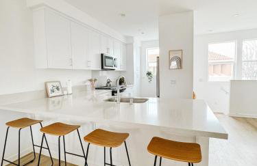 Central, Urban Townhouse with Private Roof Deck - Foto 3