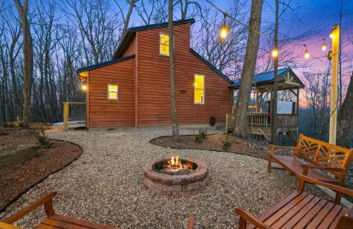 Hot tub, fireplace, fire pit, pool table, grill, EV, pets, HOA lake - Photo 10