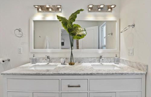 Charming Encino Retreat with Pool - Foto 29