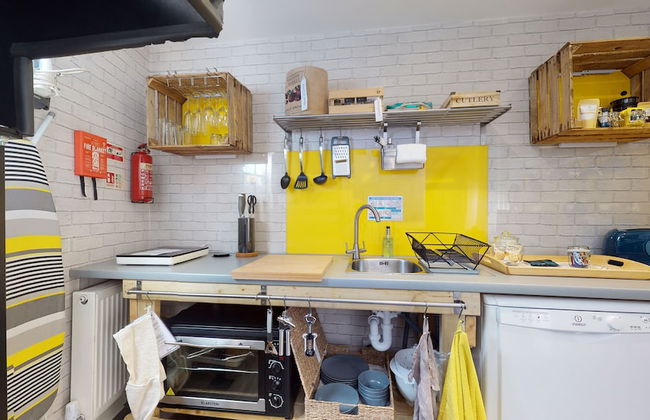 Beautiful Coach House - Photo 14