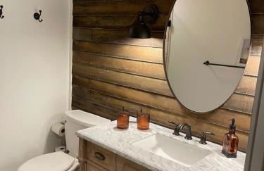 Main Street Farmhouse City Retreat by Hollyhock - Foto 27