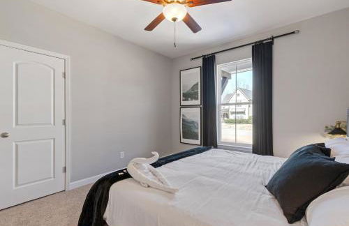 Cottage with 3 King Beds, 3 min to Marina, Fire Pit - Foto 64