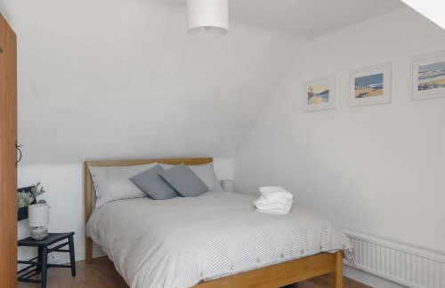 Serene Cottage Nr the Waterfront Topsham - Photo 15