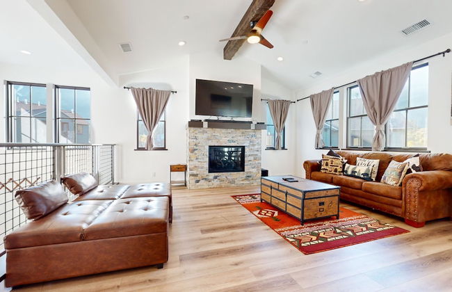 An Adventure of a Lifetime- 3 Bdr, 5 Min to Skiing - Foto 1