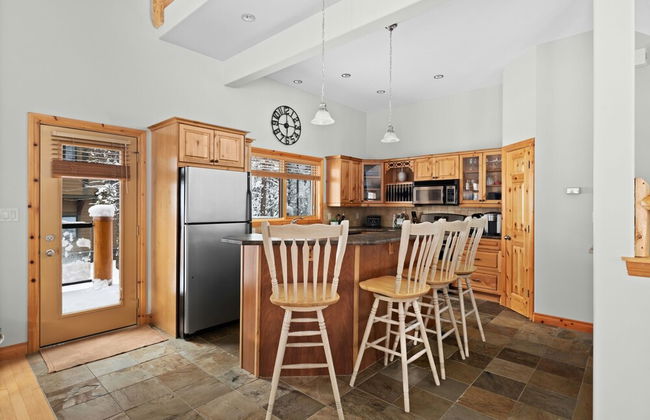 MODERN 4,500 sqft Ski Chalet: 5 Br + 6 Ba | Pool Table | Pool + PRIVATE Hot Tub - Photo 16