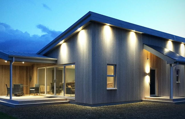 Executive Lakeside Lodge at Mullans Bay - Photo 1