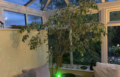 2-Bed House Sleeps 4 - Enclosed Garden - Tv & WiFi - Photo 3