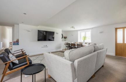 Stunning Barn Conversion with HOT TUB and ALPACAS - Ty Cerrig Barn - Photo 13