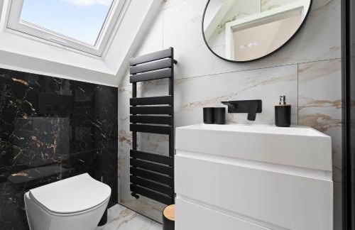 Beautiful Home, Free Parking For Large Groups Sleeps 10 Book Now! - Foto 11