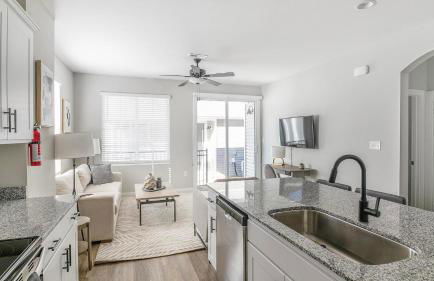 Landing Stylish 2BD Pool Courtyard - Foto 12