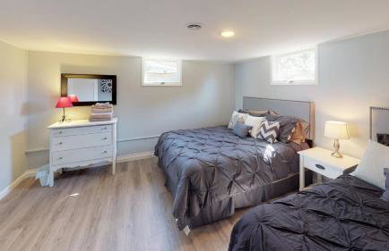 Waterfront retreat w/ wraparound deck & BBQ - Foto 23