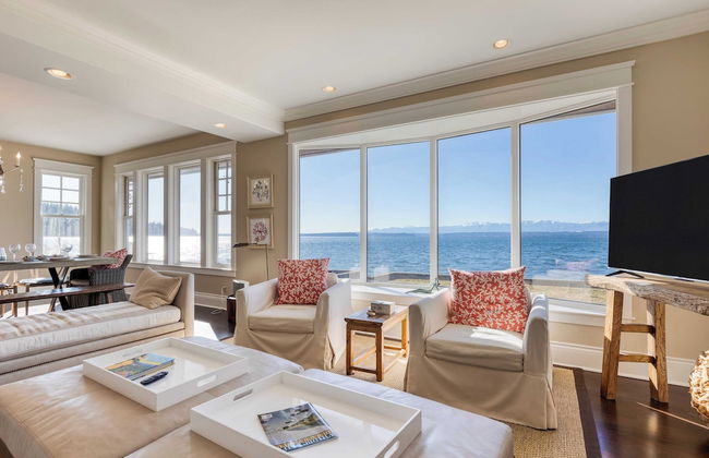 Waterfront 4bdr w/ Deck, Stunning Views, Fire Pit Cedar Street by Avantstay - Foto 4