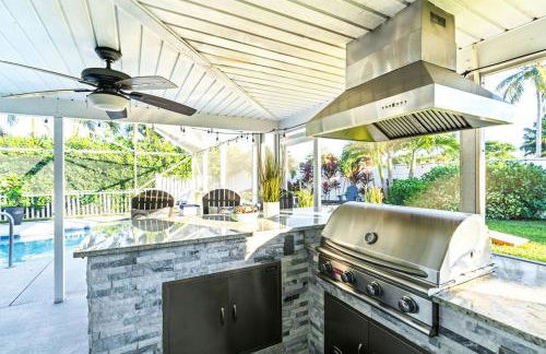 Heated PoolFire PitOutdoor KitchenCorn Hole - Foto 27