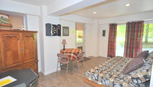 Trails End River Retreat - River Access - Pet Friendly - Hot Tub - Grill - Wifi - Fire Pit - Deck - Screen Porch - Family Friendly - Fishing - King Bed - Wood Stove - Foto 4