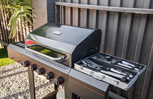 Gorgeous 4-bed home with Golf, Pool, & Hot Tub! - Photo 14