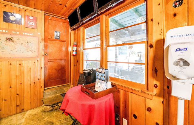 The Kern Lodge - Photo 2