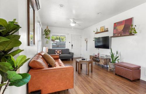 NEW Beautiful BOHO Home by Beach, Downtown + Shops - Foto 24