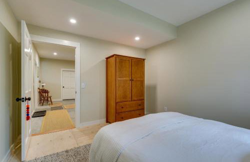 Expansive Wilmot Escape with Deck Near Skiing! - Foto 22