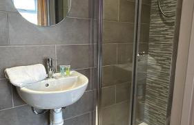 Next to USW 3 EnSuite Bed Home in Treforest - Foto 10