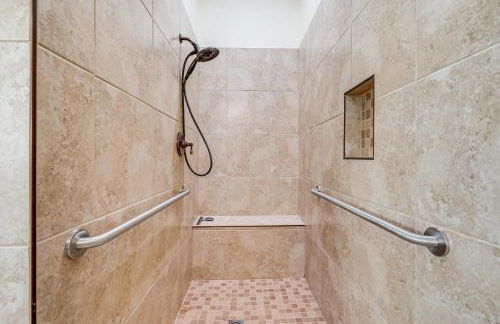 Near Cynthia Woods Mitchell Pavilion Family Home! - Photo 16