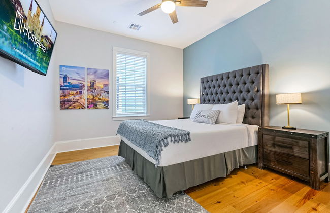 Spacious 5BR Urban Retreat with Balcony & Pool - Foto 11