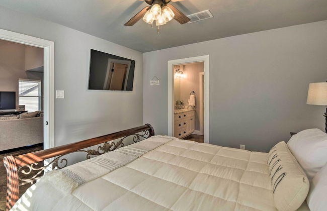 Hot Tub and Fire Pit! Cozy Granbury Escape Near Lake - Foto 5