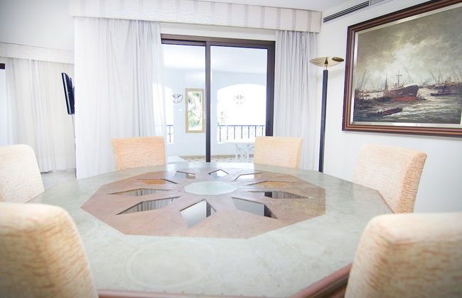 Park Plaza Suites Apartamentos - Photo 14