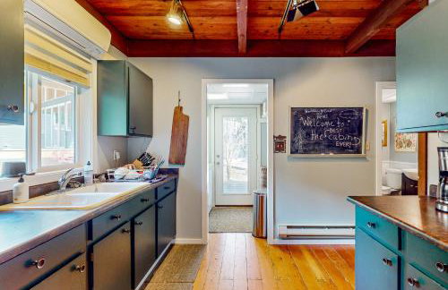 Wooded-View Decks: Family Cabin Retreat in Deming - Foto 9
