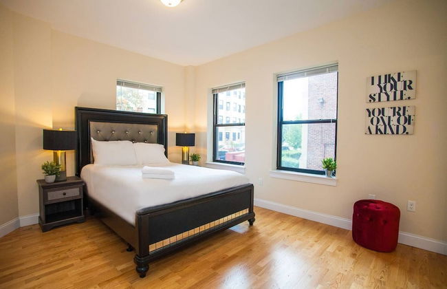 NEW 4 Bed 2 Full Bath Condo Near Back Bay - Photo 8