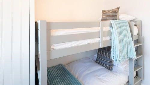 NEW Beachfront Apartment slps 4, West Bay, Dorset - Foto 3