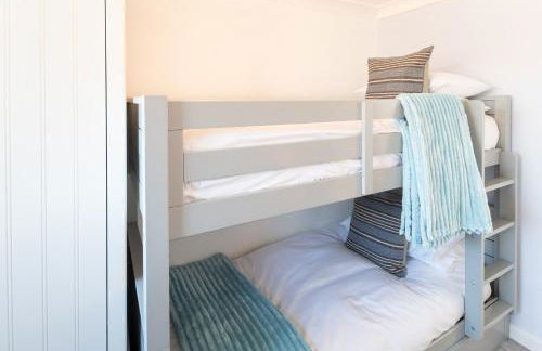 NEW Beachfront Apartment slps 4, West Bay, Dorset - Photo 3