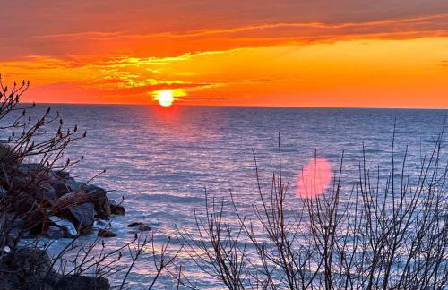 Lakefront Home w/Brilliant Views - Foto 7