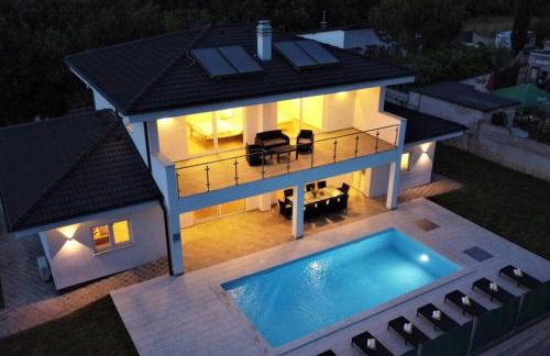 New Villa with Pool - Foto 31