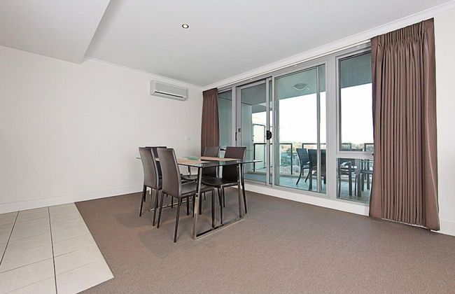 Accommodate Canberra - The Avenue - Photo 7