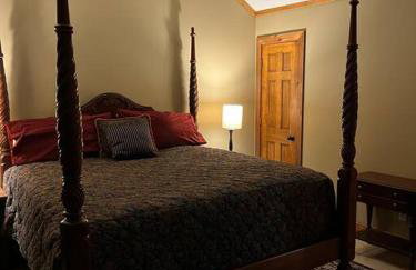 Oxford Chalet Getaway with Lake/Beach Access - Foto 36