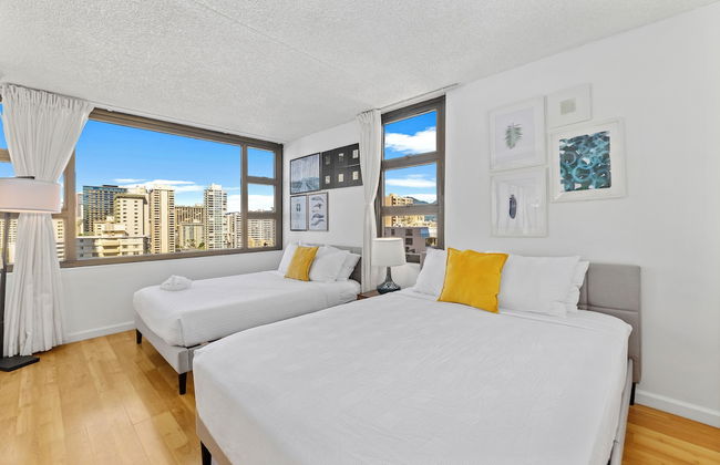 Partial Ocean View Condo with 2 Beds and Parking - Foto 49