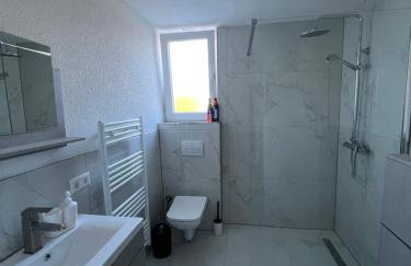 Moderne helle 2 Zimmer Wohnung Neubau - Foto 8