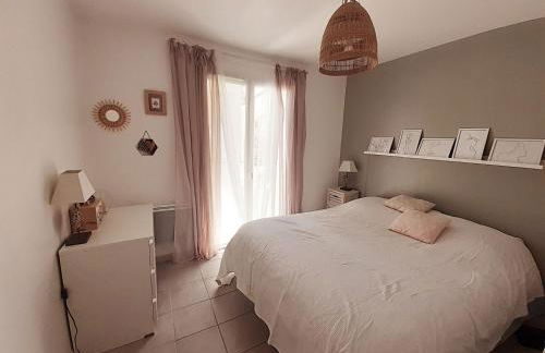 Maison ensoleillée de plain-pied ouvert sur un jardin clôturé - Foto 3