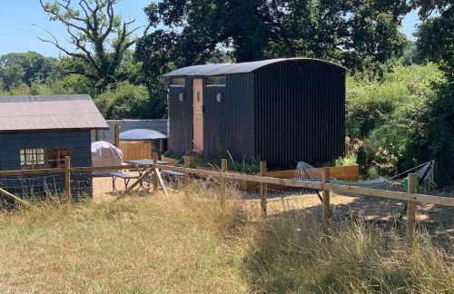 Shepherds Hut with Scandinavian Hot Tub and hydromassager - Foto 11